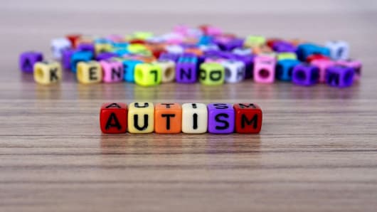 اوتیسم چیست و چه علائمی دارد؟